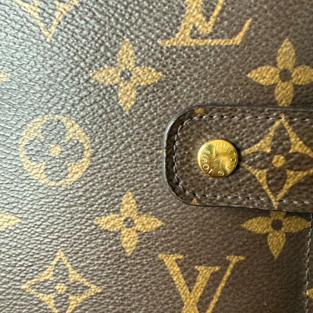 Louis Vuitton Medium Ring Agenda Cover - Picture 10 of 14